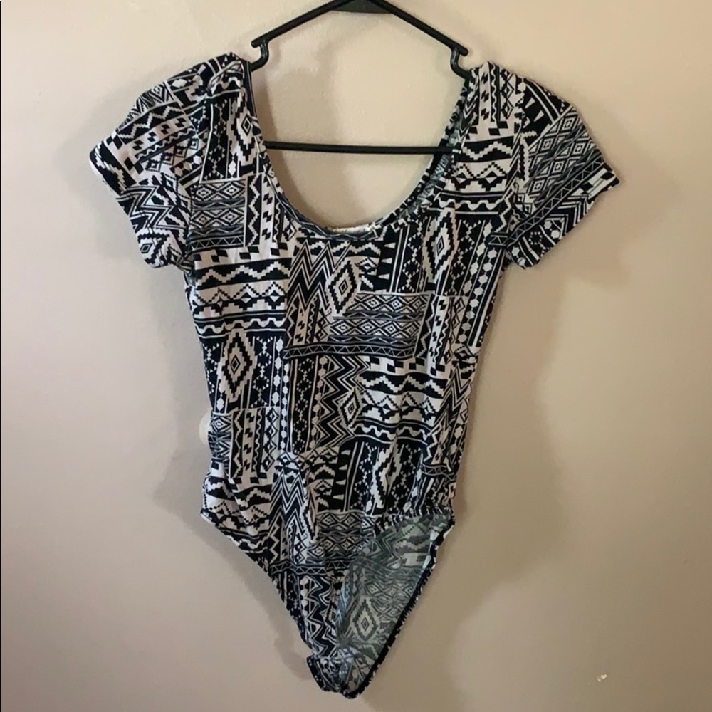 💕Aztec scoop neck body suit💕